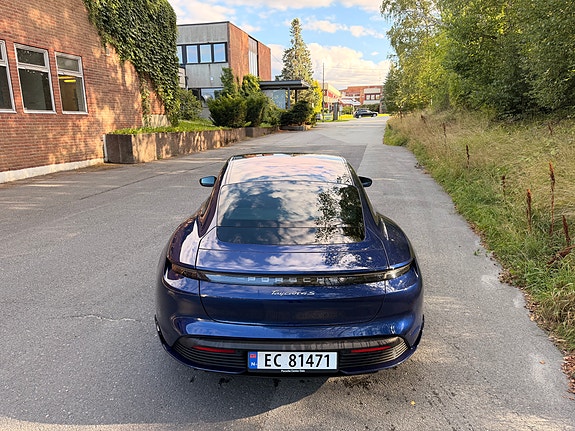 Porsche Taycan 13 of 28