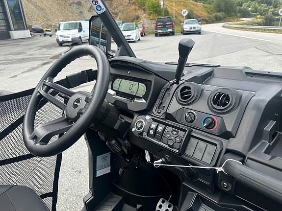 Can-Am Traxter HD7 XU 7 of 8