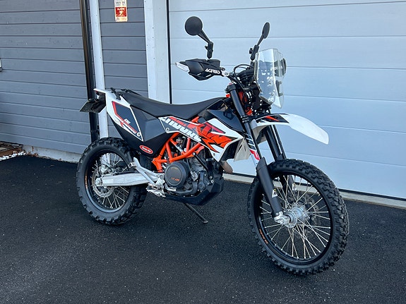 KTM 690 Enduro R 2 of 5