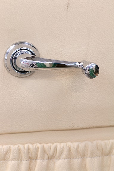 Mercedes-Benz 220 7 of 10