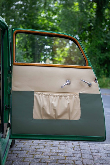 Mercedes-Benz 220 6 of 10