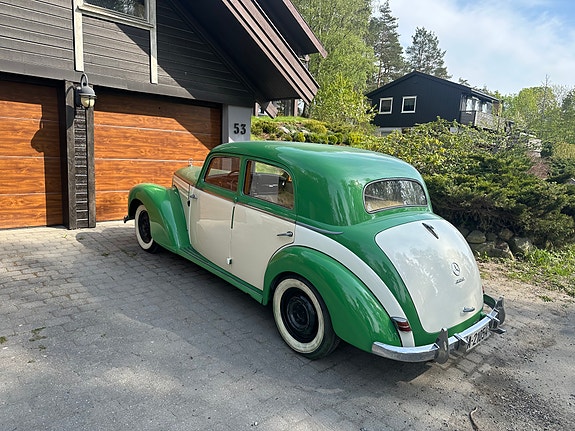 Mercedes-Benz 220 3 of 10
