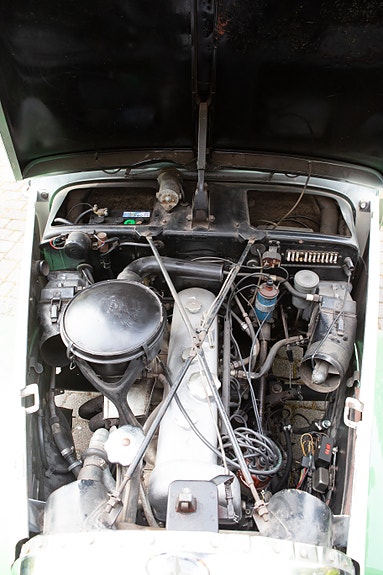 Mercedes-Benz 220 8 of 10