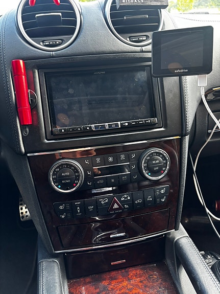 Mercedes-Benz ML63 14 of 22