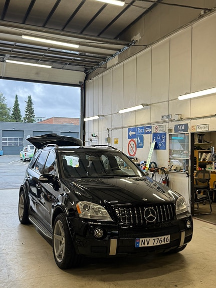 Mercedes-Benz ML63 3 of 22