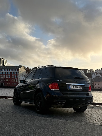Mercedes-Benz ML63 7 of 22