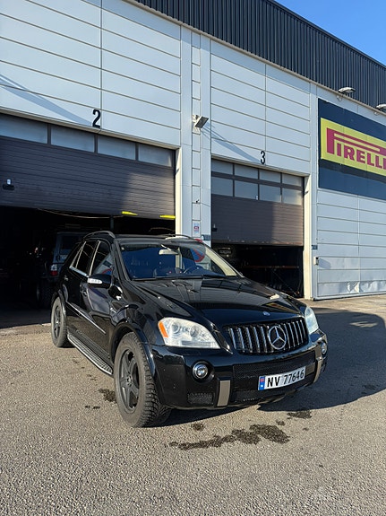 Mercedes-Benz ML63 9 of 22