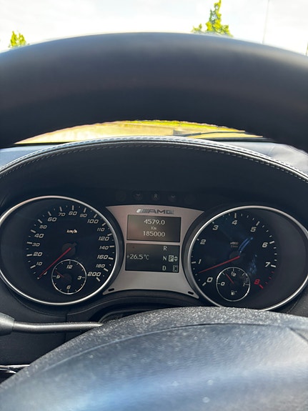 Mercedes-Benz ML63 12 of 22