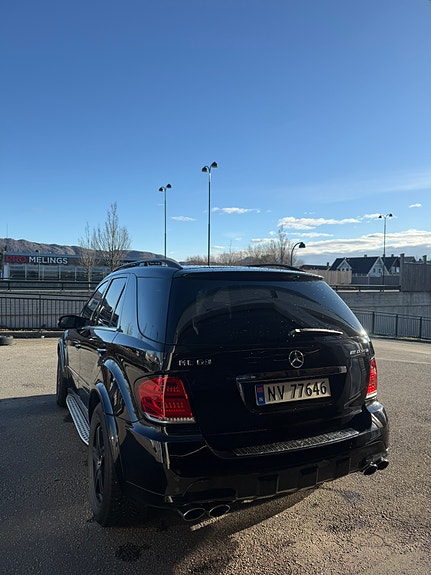 Mercedes-Benz ML63 11 of 22