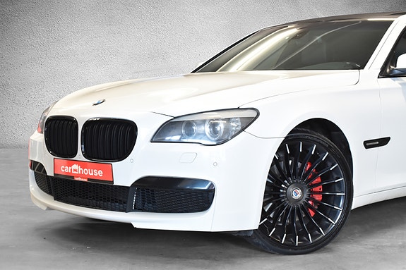 BMW 730d 3 of 5