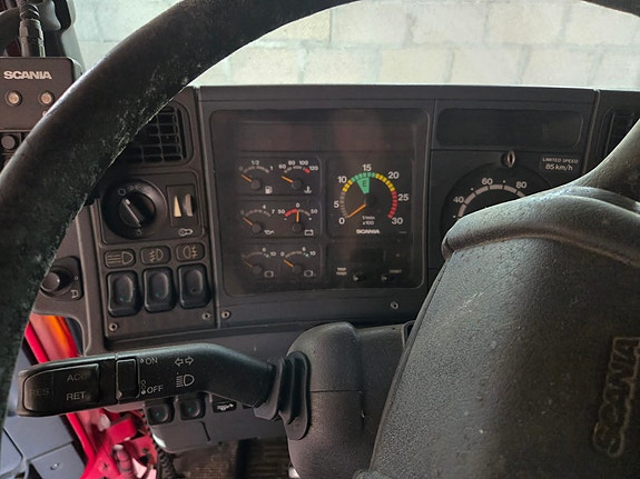 Scania T 144 16 of 30