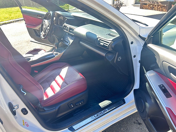 Lexus IS300h 12 of 15