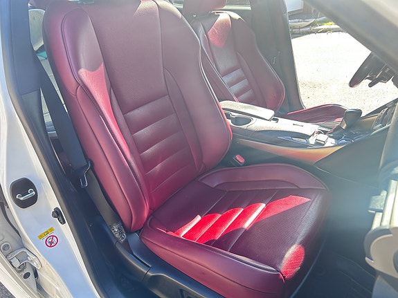 Lexus IS300h 14 of 15