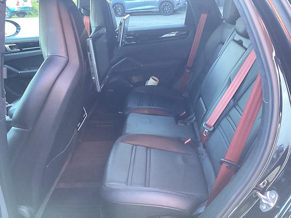 Porsche Cayenne 14 of 23