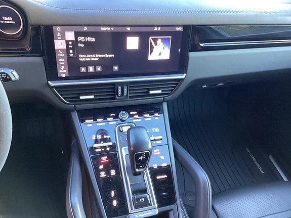 Porsche Cayenne 18 of 23