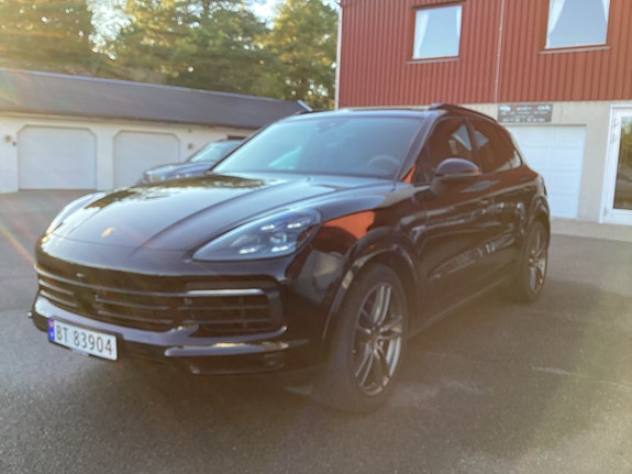 Porsche Cayenne 9 of 23
