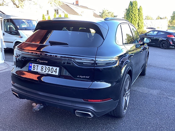 Porsche Cayenne 10 of 23