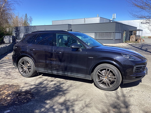 Porsche Cayenne 4 of 23