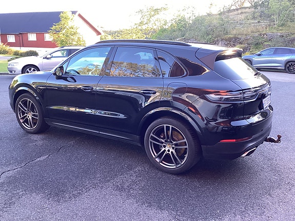 Porsche Cayenne 15 of 23