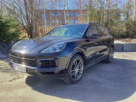 Porsche Cayenne 2 of 23