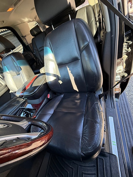 Cadillac Escalade 13 of 30