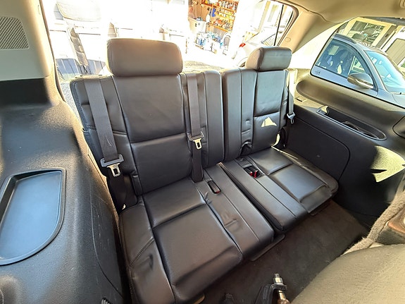Cadillac Escalade 28 of 30