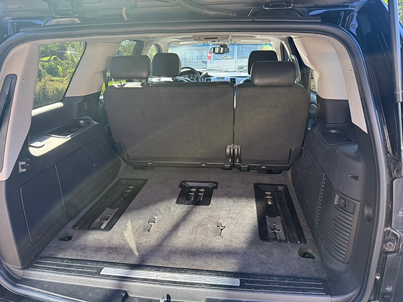 Cadillac Escalade 11 of 30