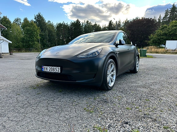 Tesla Model Y 2 of 30