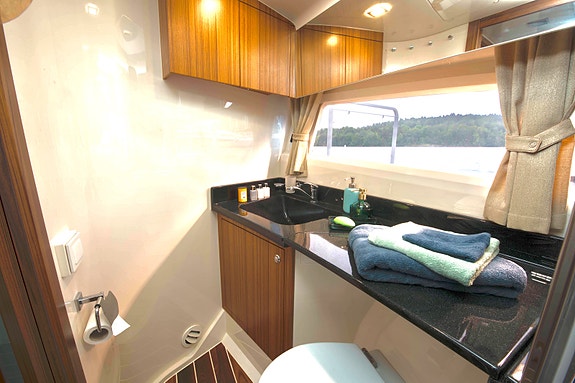 2022 - Marex 360 CC - 2 x Mercury Diesel 3,0L 270 SD +Joystick- ca 500 Gangtimer 21 of 23