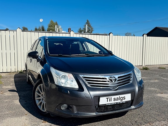 Toyota Avensis 2 of 5