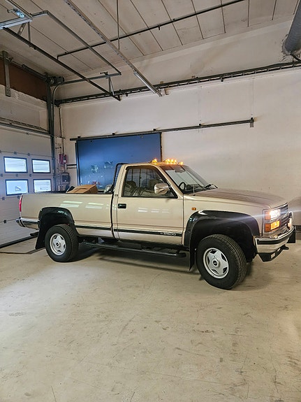 Chevrolet Silverado 3 of 19