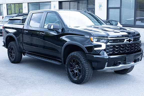 Chevrolet Silverado 4 of 5