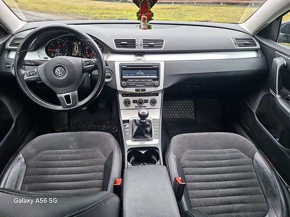 Volkswagen Passat 19 of 23