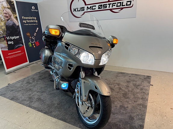 Honda GL 1800 Goldwing 4 of 5