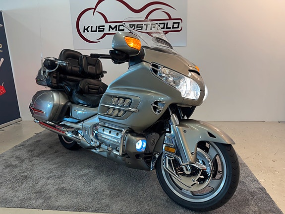 Honda GL 1800 Goldwing 3 of 5