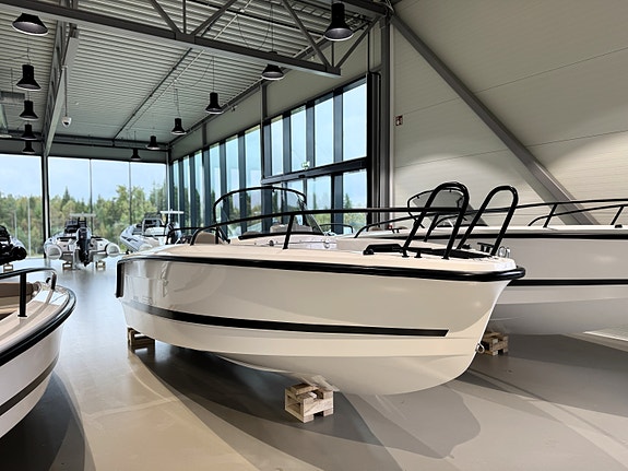 Utstillingsbåt! Ryds 550VI Mid C med Yamaha 80hk - romslig senterkonsoll 7 of 23