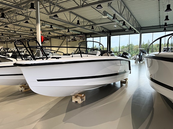 Utstillingsbåt! Ryds 550VI Mid C med Yamaha 80hk - romslig senterkonsoll 9 of 23