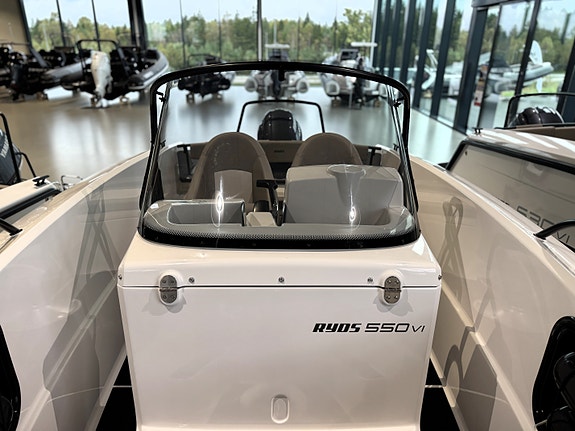 Utstillingsbåt! Ryds 550VI Mid C med Yamaha 80hk - romslig senterkonsoll 20 of 23
