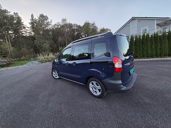 Ford Transit Courier 3 of 8
