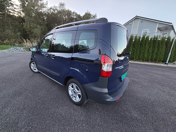 Ford Transit Courier 4 of 8