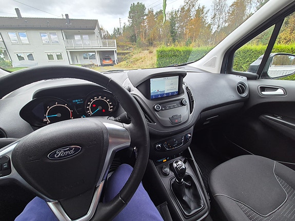 Ford Transit Courier 7 of 8