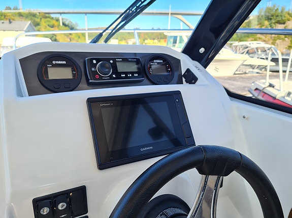 Jeanneau 605 Merry Fisher med Yamaha F100 12 of 17