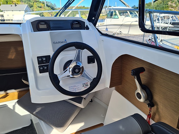 Jeanneau 605 Merry Fisher med Yamaha F100 11 of 17