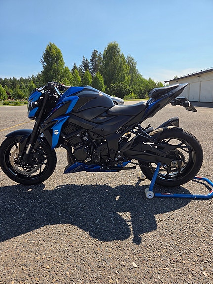 Suzuki GSX-S 750 5 of 16