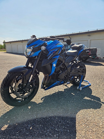 Suzuki GSX-S 750 4 of 16
