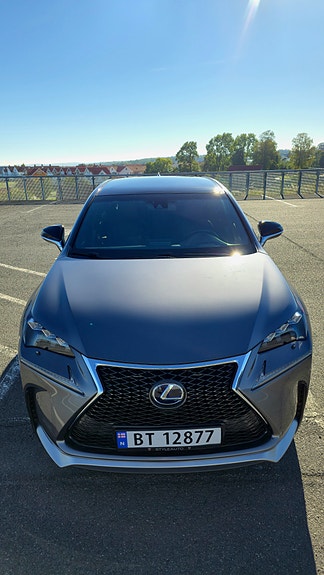 Lexus NX300h 3 of 5