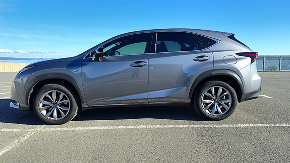 Lexus NX300h 5 of 5