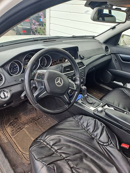Mercedes-Benz C180 8 of 10