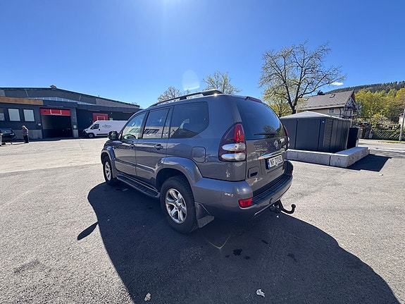 Toyota Land Cruiser 10 of 30