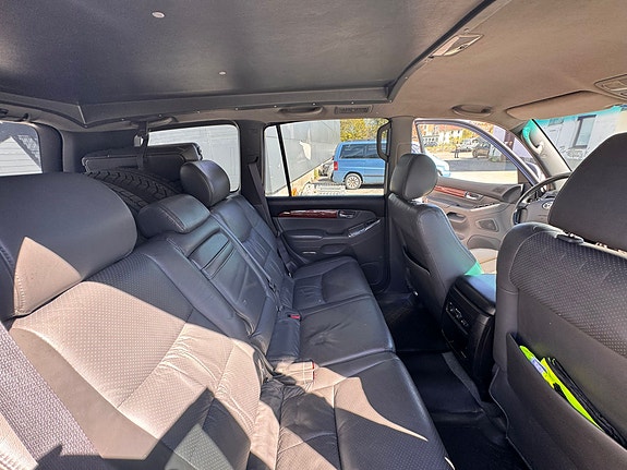 Toyota Land Cruiser 28 of 30